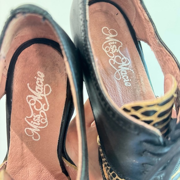 Miss Macie Wing & A Prayer Booties Size 7.5 - Picture 4 of 11